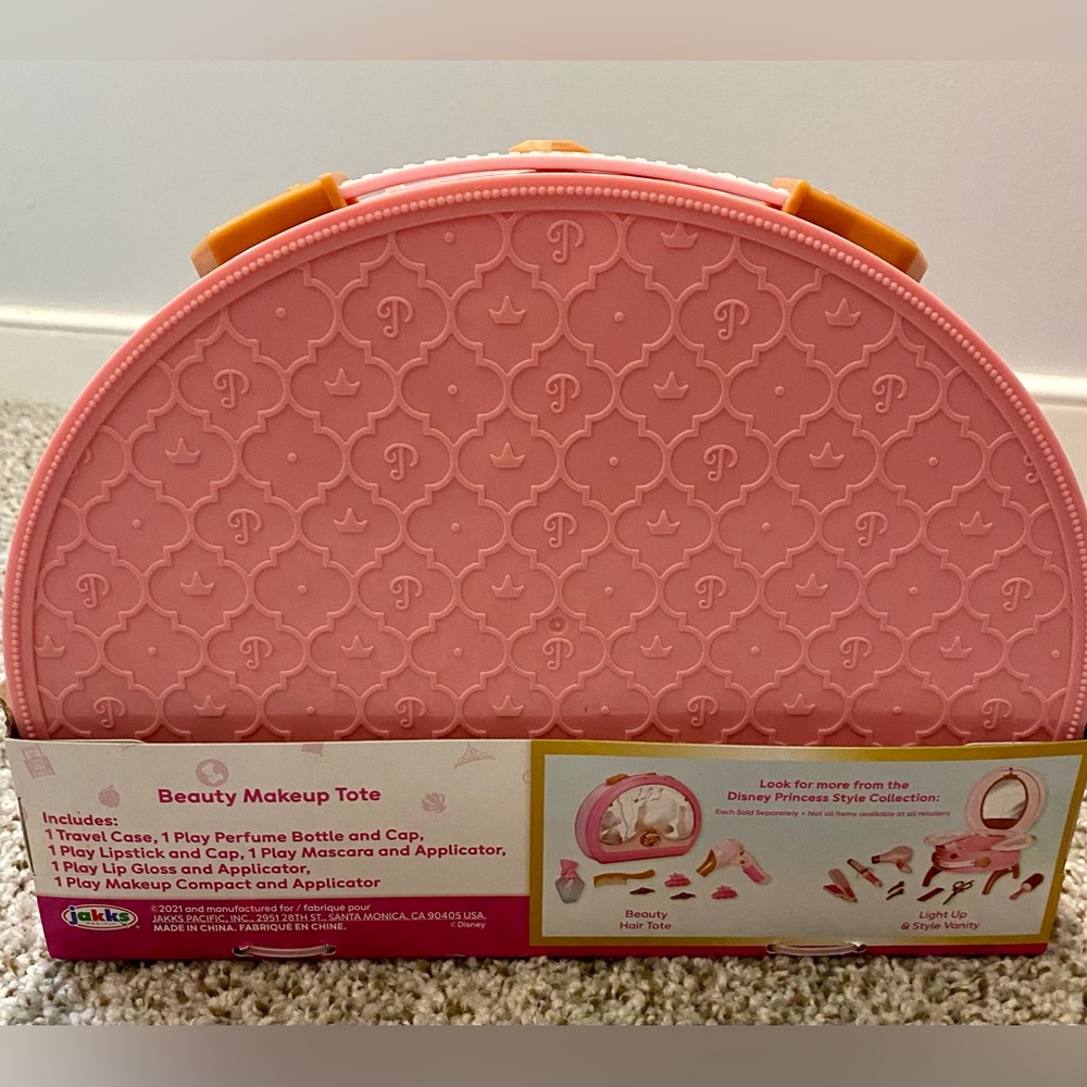 Disney Princess Beauty Makeup tote - Picture 2 of 2
